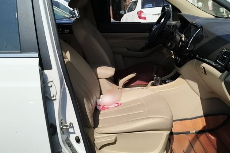 Used Baojun 730 2014 1.5L manual Comfort ESP version 7 seats Right Front Seat