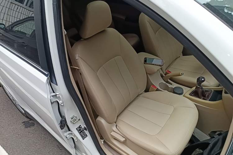 Used Baojun 730 2014 1.5L Manual Luxury Navigation ESP Version 7 Seats Right Front Seat