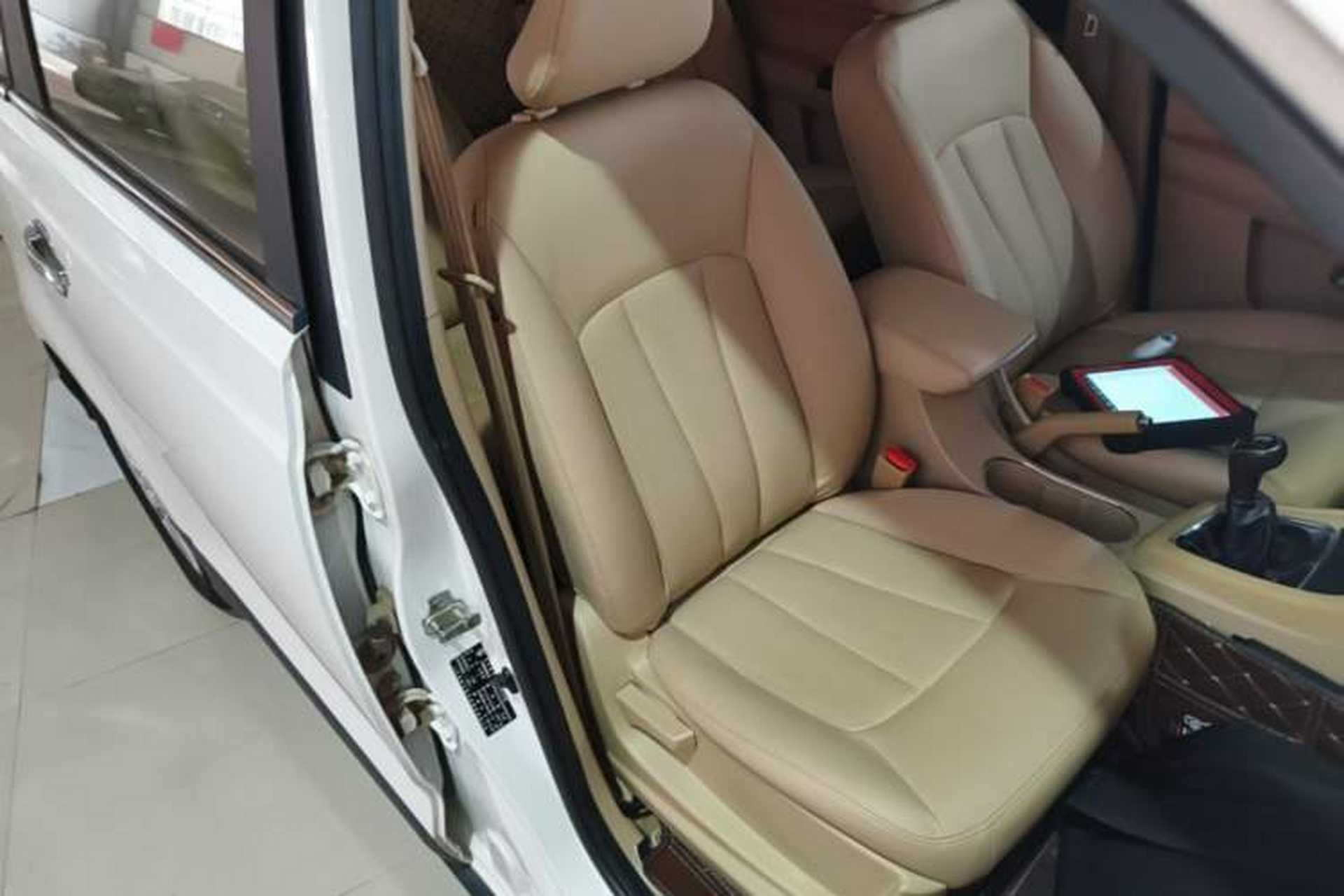 Used Baojun 730 2014 1.5L manual Comfort ESP version 7 seats Right Front Seat