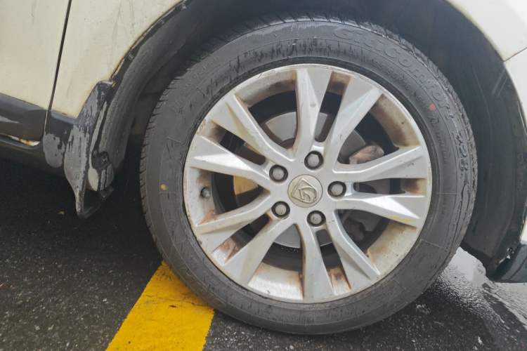 Used Baojun 730 2014 1.5L manual Comfort version 7 seats Right Front Wheel Hub