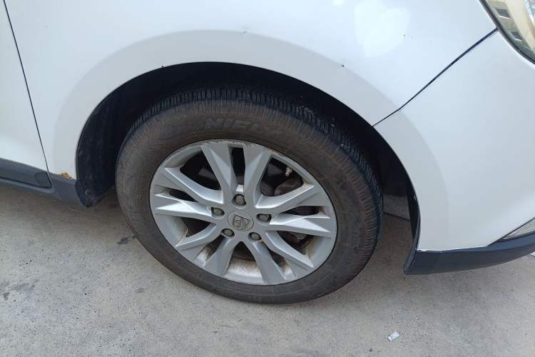 Used Baojun 730 2014 1.5L manual Comfort ESP version 7 seats Right Front Wheel Hub
