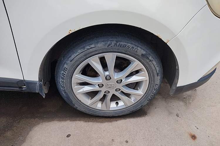 Used Baojun 730 2014 1.5L Manual Luxury Navigation ESP Version 7 Seats Right Front Wheel Hub