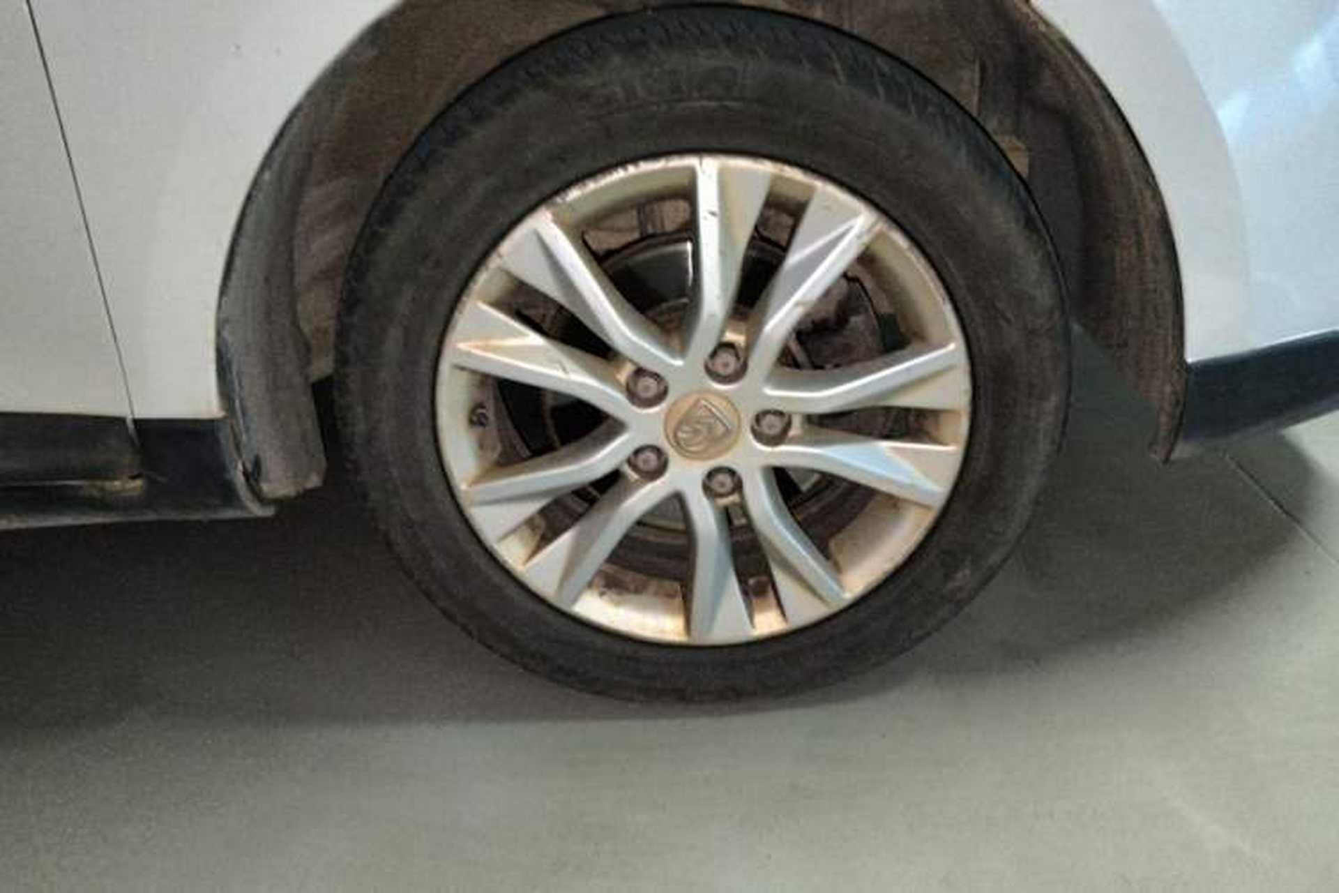 Used Baojun 730 2014 1.5L manual Comfort ESP version 7 seats Right Front Wheel Hub