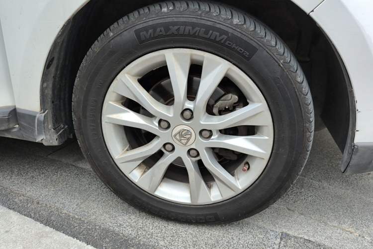 Used Baojun 730 2014 1.5L manual Comfort version 7 seats Right Front Wheel Hub