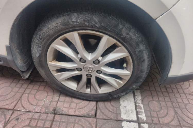 Used Baojun 730 2014 1.5L manual Comfort version 7 seats Right Front Wheel Hub