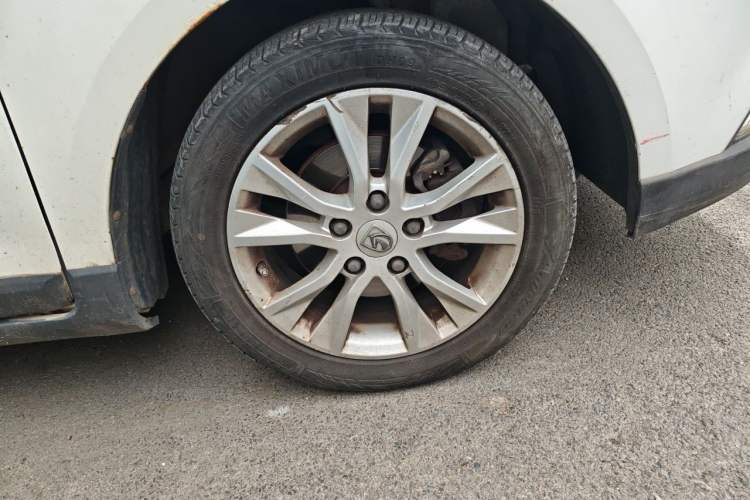 Used Baojun 730 2014 1.5L manual luxury trim 7 seats Right Front Wheel Hub