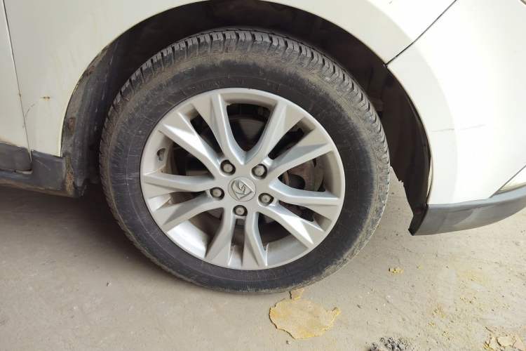 Used Baojun 730 2014 1.5L manual Comfort version 7 seats Right Front Wheel Hub