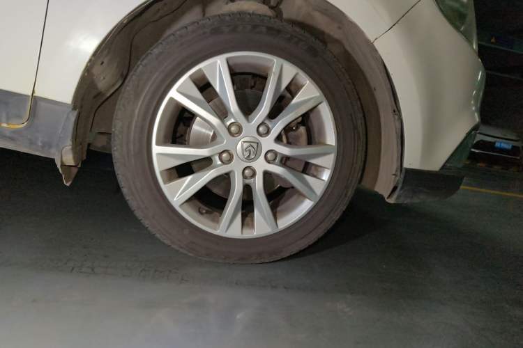 Used Baojun 730 2014 1.5L manual luxury trim 7 seats Right Front Wheel Hub