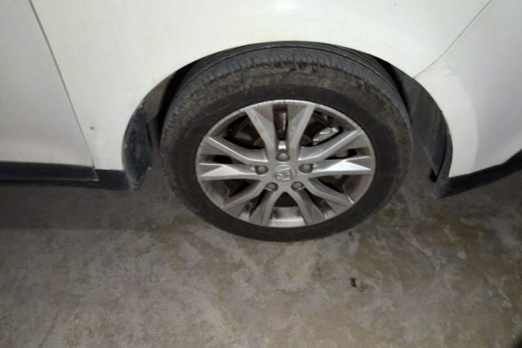 Used Baojun 730 2014 1.5L manual Comfort version 7 seats Right Front Wheel Hub