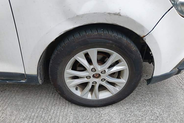 Used Baojun 730 2014 1.5L manual luxury trim 7 seats Right Front Wheel Hub