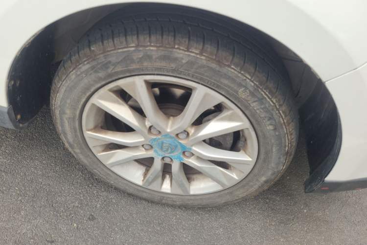 Used Baojun 730 2014 1.5L manual standard trim 7 seats Right Front Wheel Hub