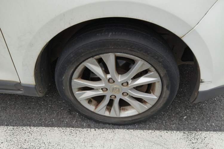 Used Baojun 730 2014 1.5L manual luxury trim 7 seats Right Front Wheel Hub