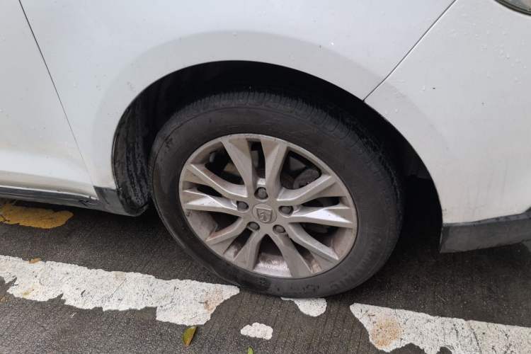 Used Baojun 730 2014 1.5L manual standard trim 7 seats Right Front Wheel Hub