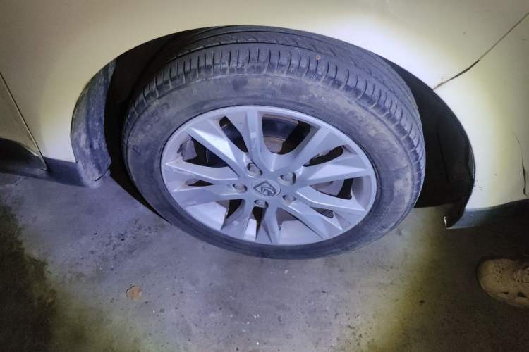 Used Baojun 730 2014 1.5L manual luxury trim 7 seats Right Front Wheel Hub