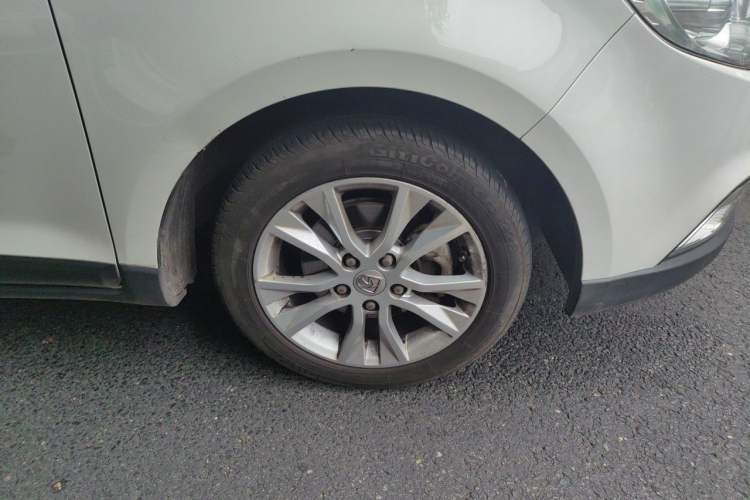 Used Baojun 730 2014 1.5L manual Comfort version 7 seats Right Front Wheel Hub