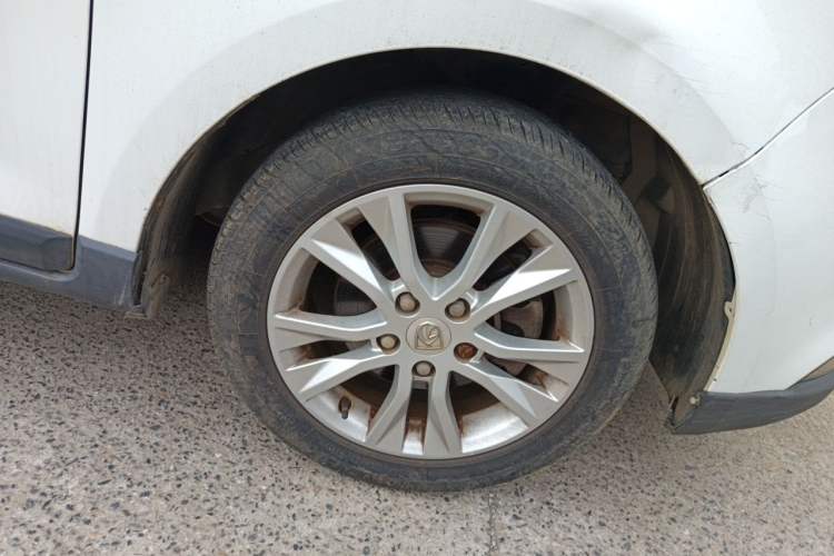Used Baojun 730 2014 1.5L manual luxury trim 7 seats Right Front Wheel Hub