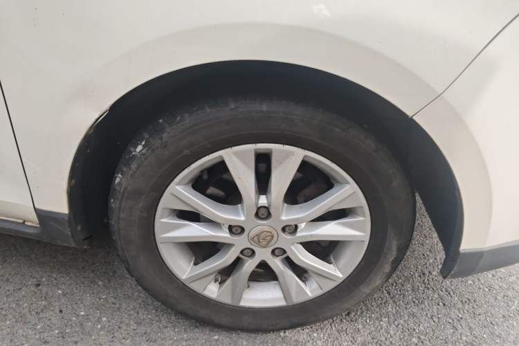 Used Baojun 730 2014 1.5L manual standard trim 7 seats Right Front Wheel Hub