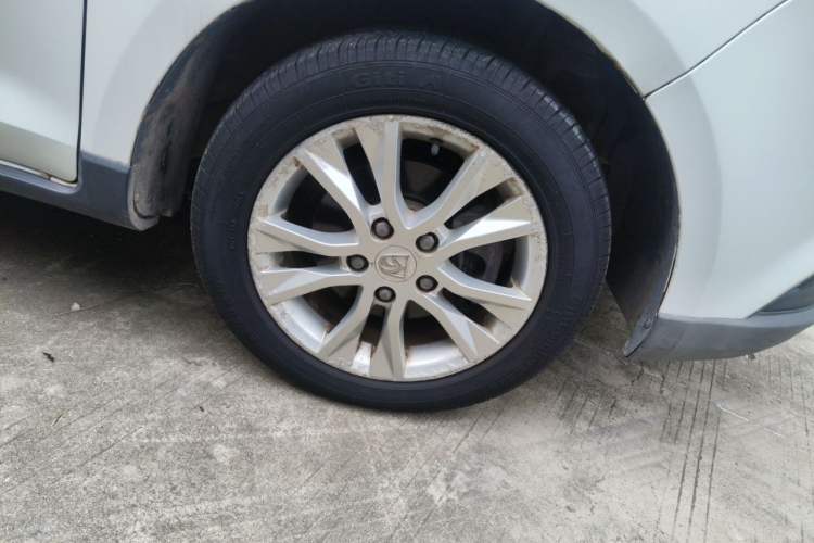 Used Baojun 730 2014 1.5L manual standard trim 7 seats Right Front Wheel Hub