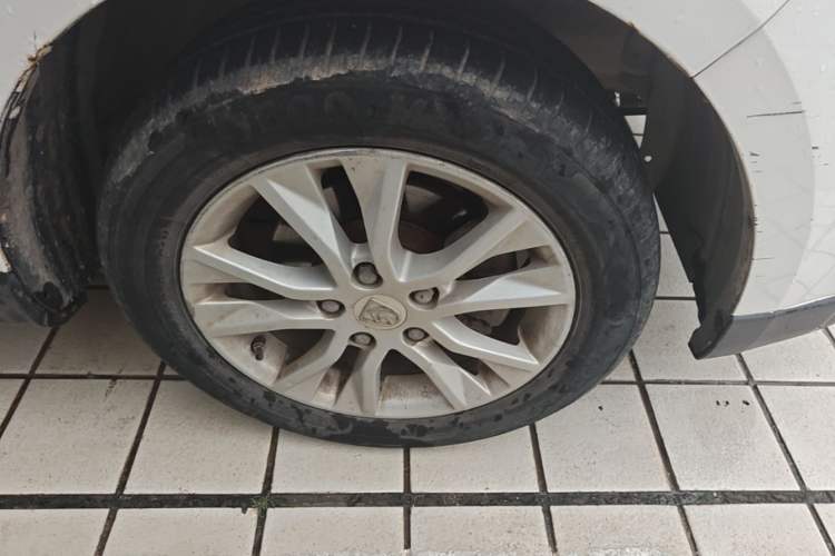 Used Baojun 730 2014 1.8L manual Comfort trim 7-seater Right Front Wheel Hub
