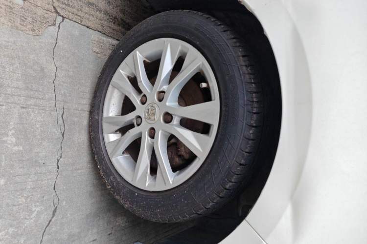 Used Baojun 730 2014 1.5L manual luxury trim 7 seats Right Front Wheel Hub