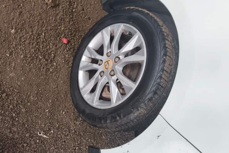 Used Baojun 730 2014 1.5L manual luxury trim 7 seats Right Front Wheel Hub