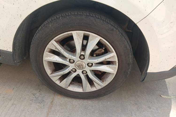Used Baojun 730 2014 1.5L manual Comfort version 7 seats Right Front Wheel Hub