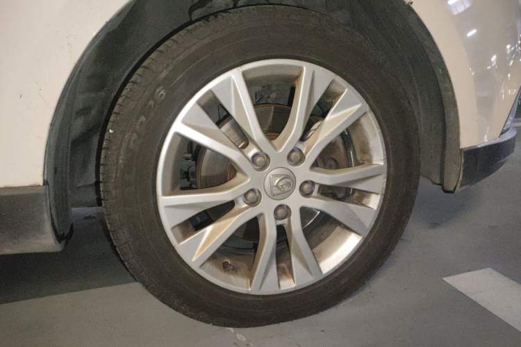 Used Baojun 730 2014 1.5L manual luxury trim 7 seats Right Front Wheel Hub