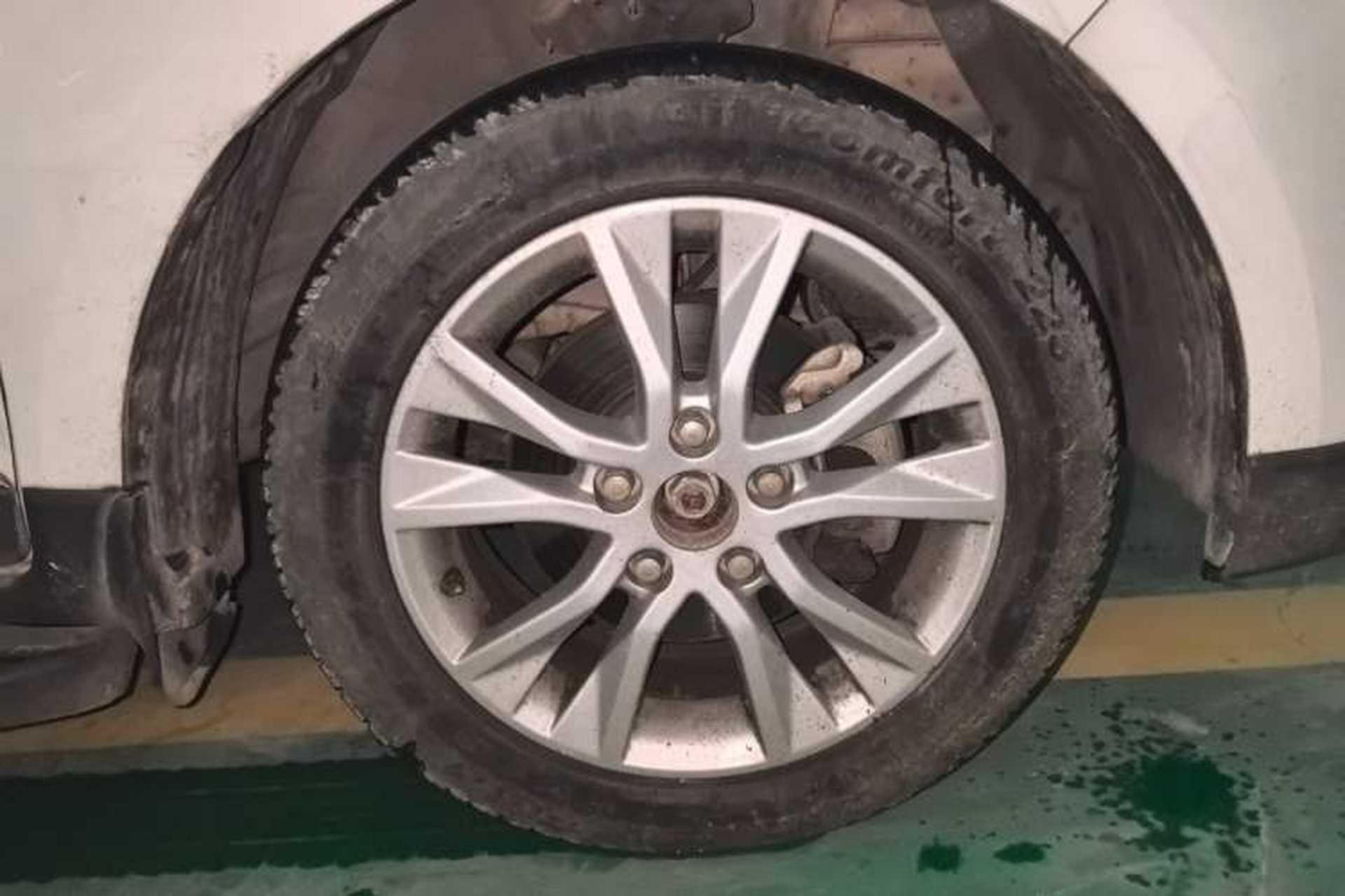 Used Baojun 730 2014 1.5L manual Comfort version 7 seats Right Front Wheel Hub