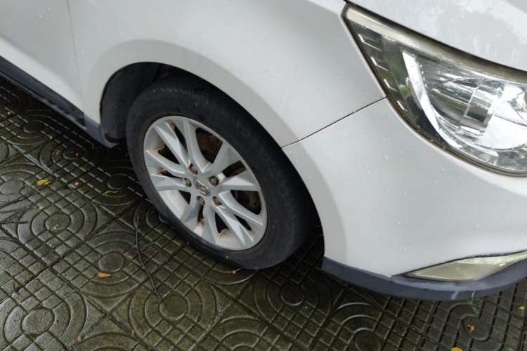 Used Baojun 730 2014 1.5L Manual Luxury Navigation ESP Version 7 Seats Right Front Wheel Hub