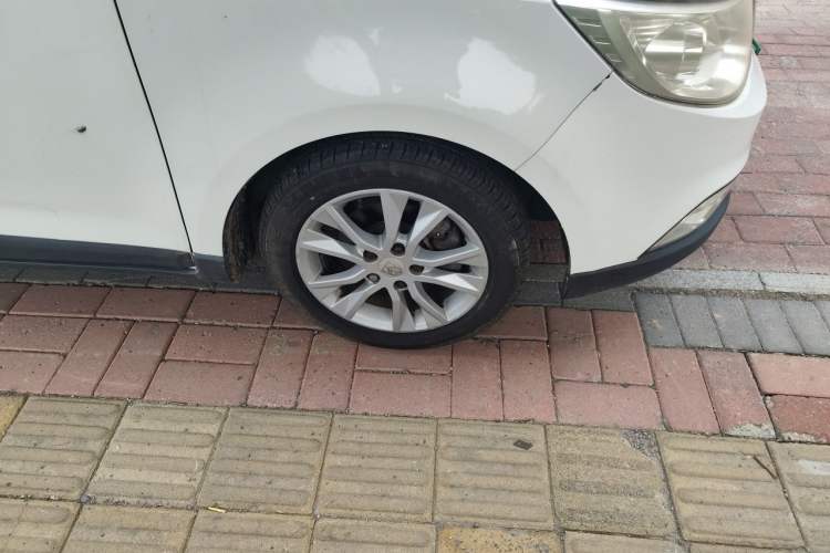 Used Baojun 730 2014 1.5L manual luxury trim 7 seats Right Front Wheel Hub