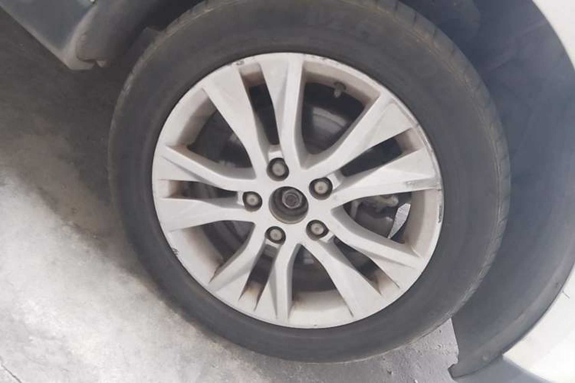 Used Baojun 730 2014 1.5L manual Comfort version 7 seats Right Front Wheel Hub