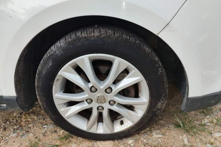 Used Baojun 730 2014 1.5L manual Comfort ESP version 7 seats Right Front Wheel Hub