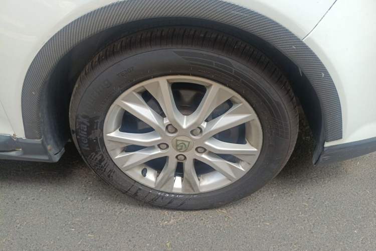 Used Baojun 730 2014 1.5L manual Comfort version 7 seats Right Front Wheel Hub