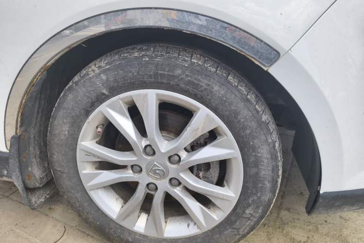 Used Baojun 730 2014 1.5L manual Comfort version 7 seats Right Front Wheel Hub