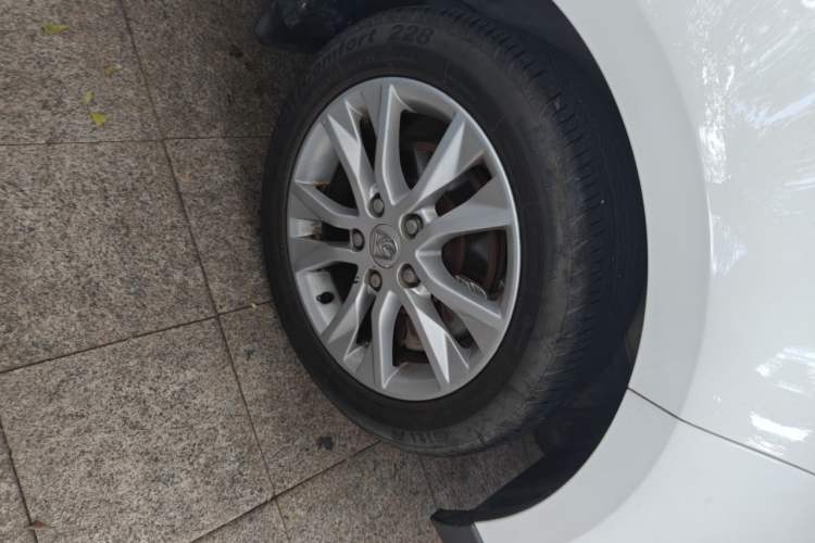 Used Baojun 730 2014 1.5L manual Comfort version 7 seats Right Front Wheel Hub
