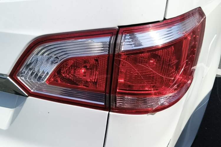 Used Baojun 730 2014 1.5L manual Comfort ESP version 7 seats Right Rear Taillight