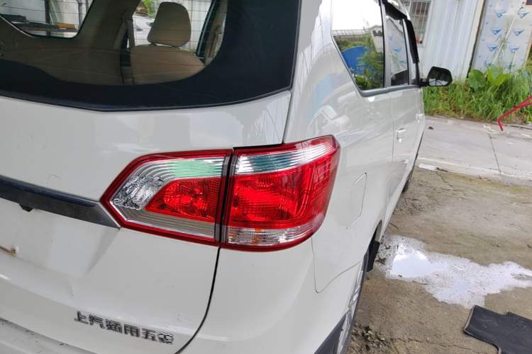 Used Baojun 730 2014 1.5L manual standard trim 7 seats Right Rear Taillight