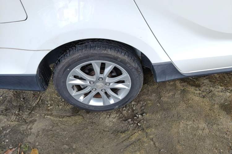 Used Baojun 730 2014 1.5L manual standard trim 7 seats Right Rear Wheel Hub