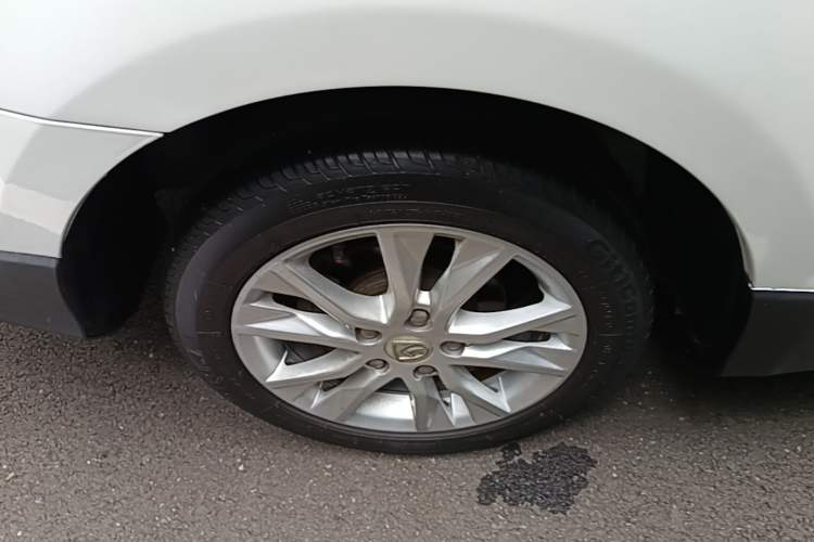 Used Baojun 730 2014 1.5L Manual Luxury Navigation ESP Version 7 Seats Right Rear Wheel Hub