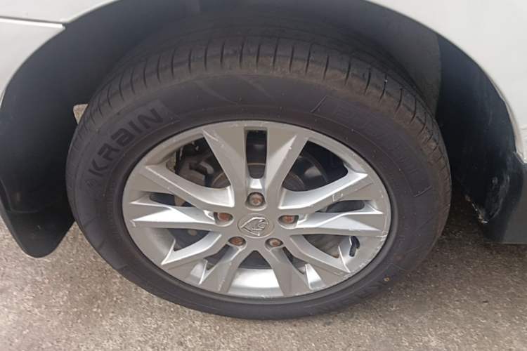 Used Baojun 730 2014 1.5L manual luxury trim 7 seats Right Rear Wheel Hub