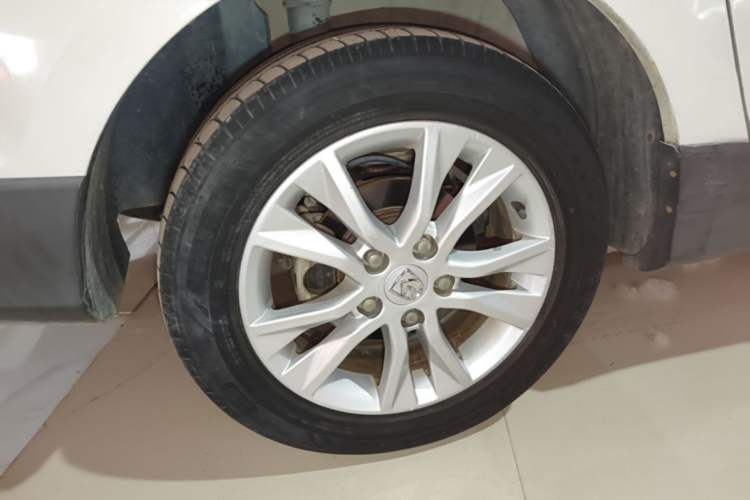 Used Baojun 730 2014 1.5L manual Comfort ESP version 7 seats Right Rear Wheel Hub