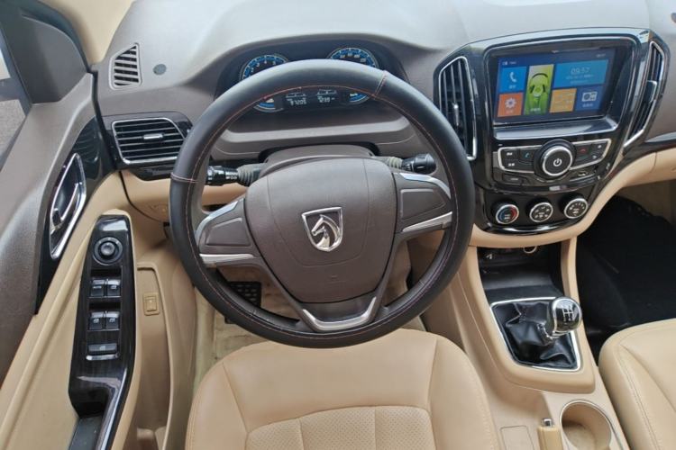 Used Baojun 730 2014 1.5L manual Comfort ESP version 7 seats Steering Wheel