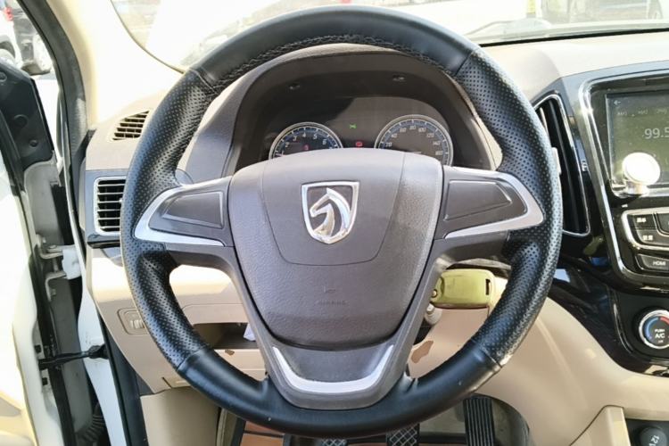 Used Baojun 730 2014 1.5L manual Comfort ESP version 7 seats Steering Wheel