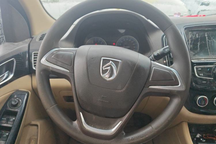 Used Baojun 730 2014 1.5L manual Comfort version 7 seats Steering Wheel