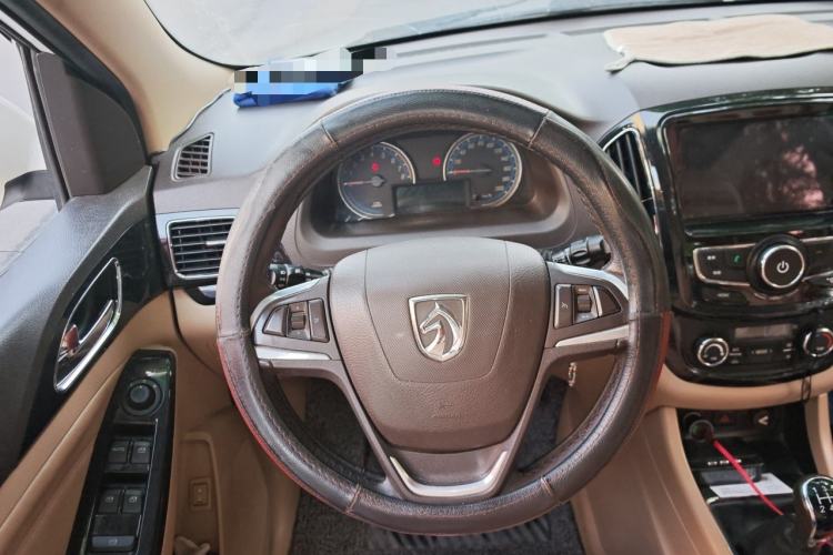 Used Baojun 730 2014 1.5L Manual Luxury Navigation ESP Version 7 Seats Steering Wheel