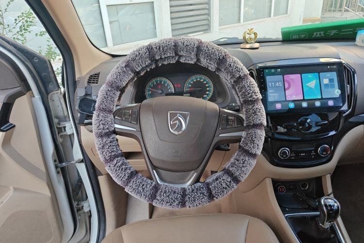 Used Baojun 730 2014 1.5L manual luxury trim 7 seats Steering Wheel