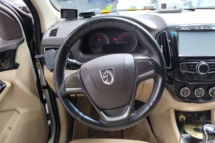 Used Baojun 730 2014 1.5L manual Comfort version 7 seats Steering Wheel