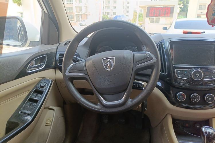 Used Baojun 730 2014 1.5L manual Comfort ESP version 7 seats Steering Wheel
