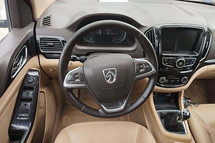 Used Baojun 730 2014 1.5L Manual Luxury Navigation ESP Version 7 Seats Steering Wheel