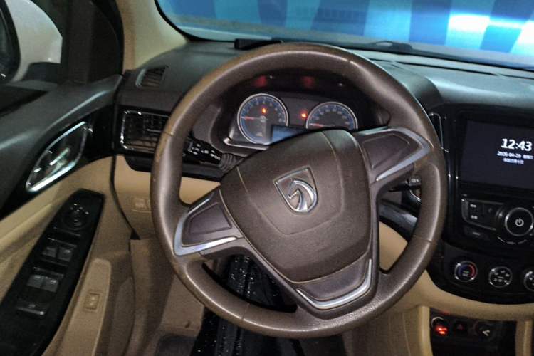 Used Baojun 730 2014 1.5L manual Comfort ESP version 7 seats Steering Wheel